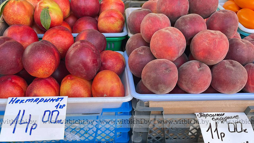 Актуальные цены на Смоленском рынке: ягоды, овощи, фрукты